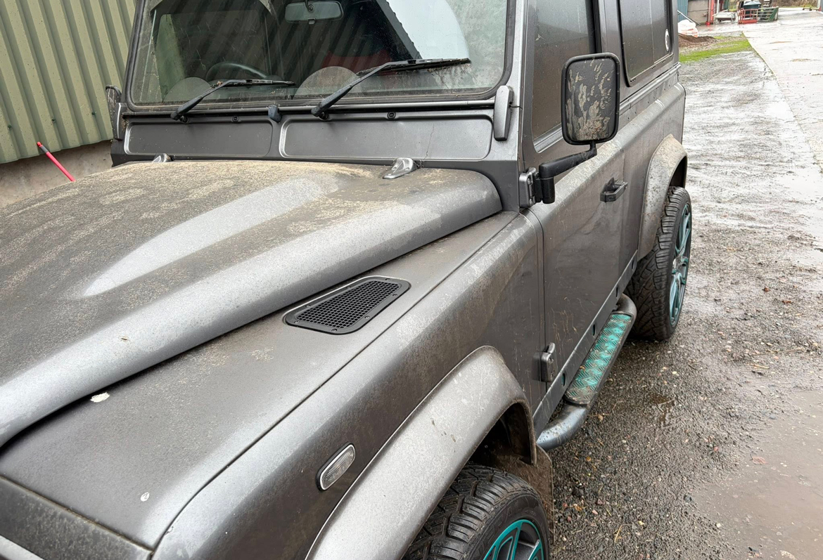 Defender 90  Exterior Before