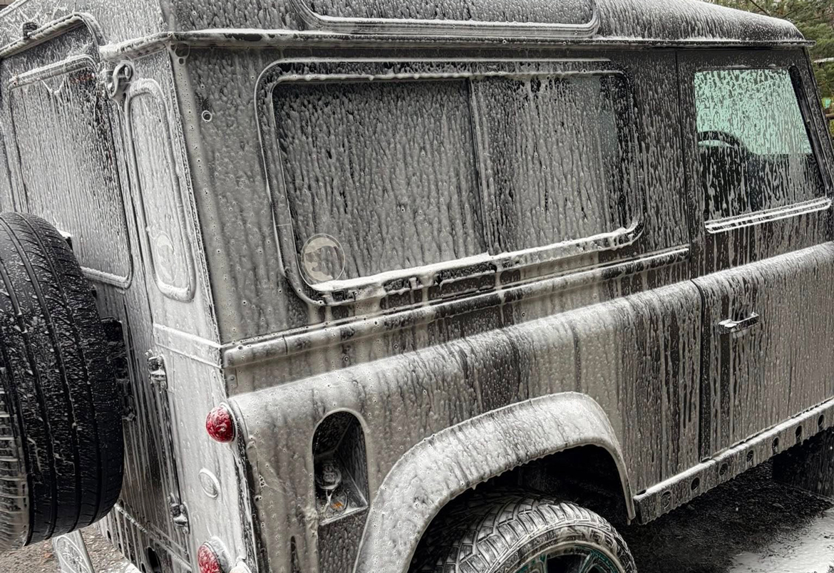 Defender 90 Exterior Cleaning